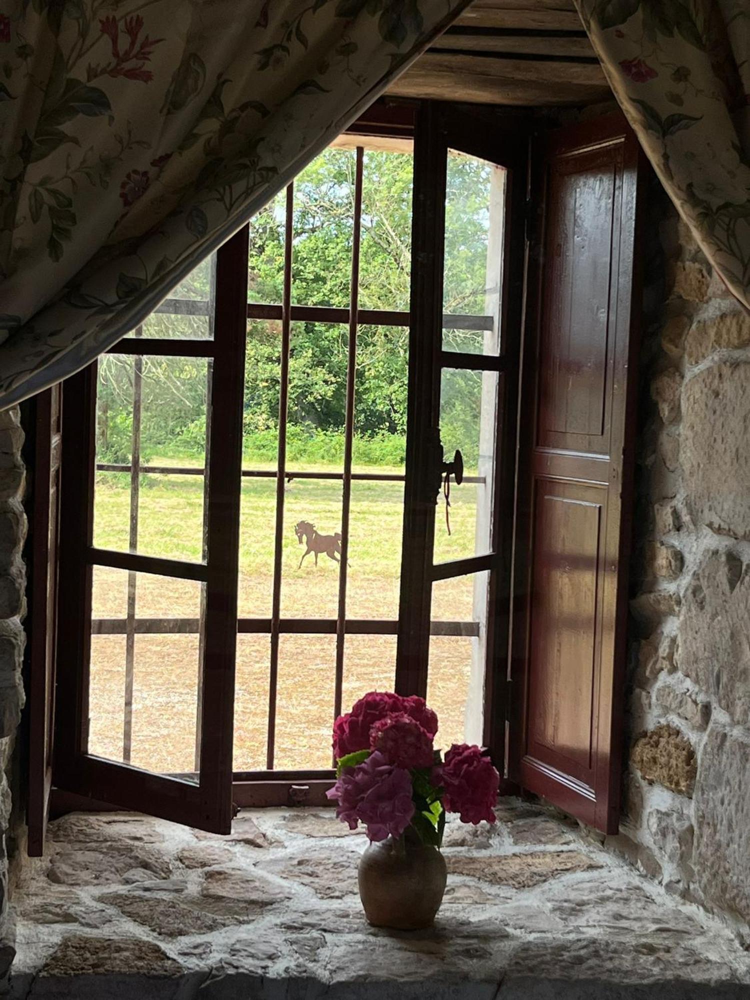 Chambre Dans Tour Du 15Eme Siecle Mauvieres Ngoại thất bức ảnh
